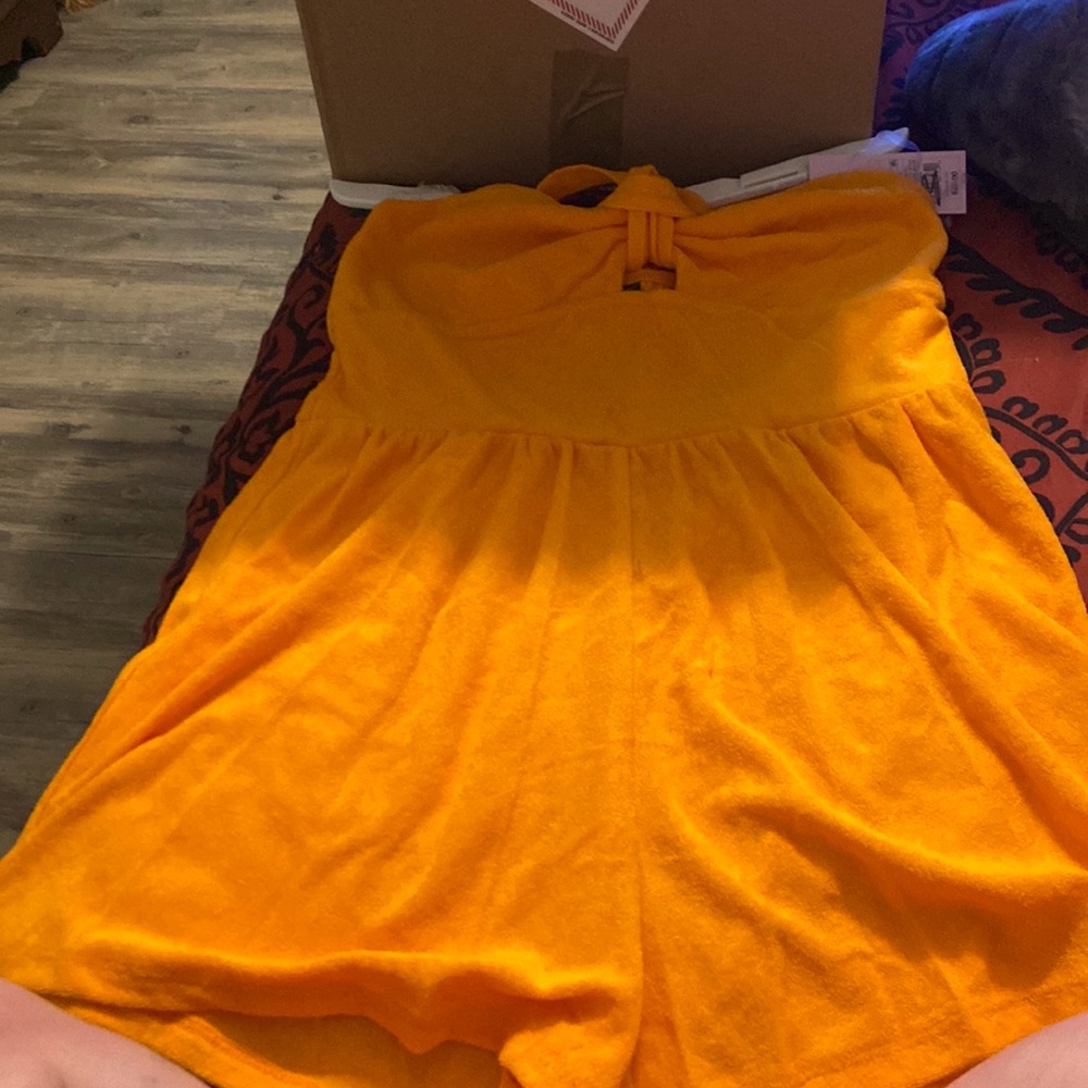 This is a cute dress for going to the pool, it’s a size medium, brand new